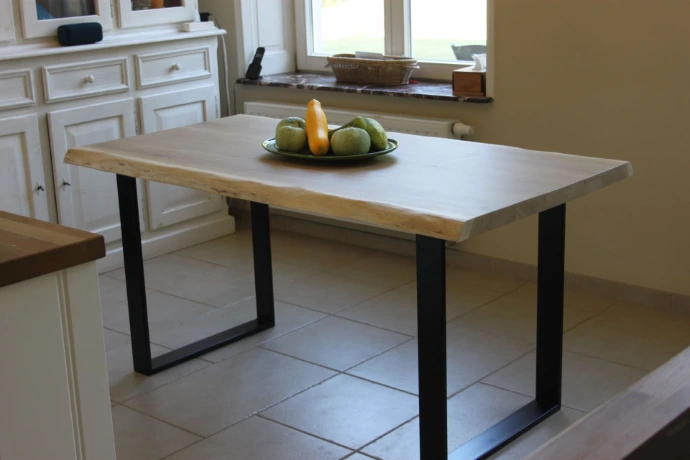 Table de cuisine pieds en acier noir